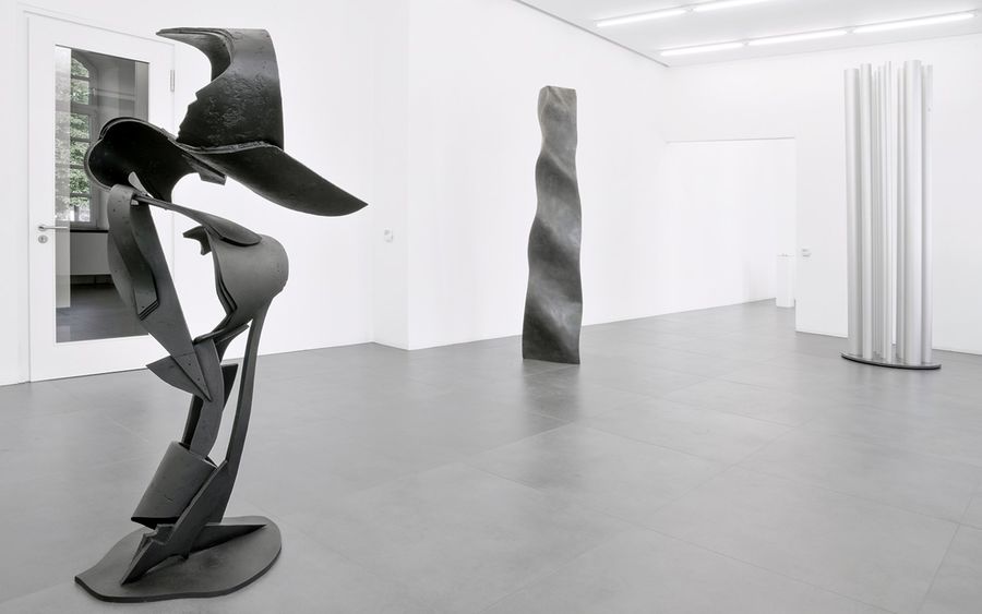 Michael-Dekker Windzunge 2016 Aluminium Skulptur Eisen lackiert